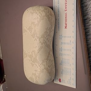 Hard Cover Eyeglass Case in Off White and Taupe Pattern